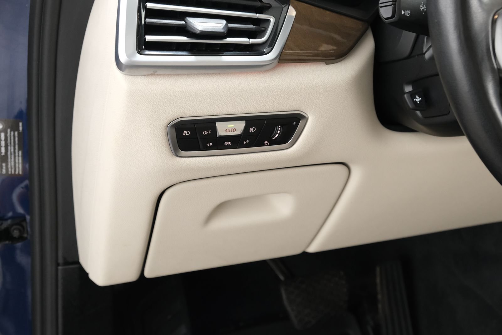 Used 2020 Phytonic Blue Metallic BMW xDrive40i image 26