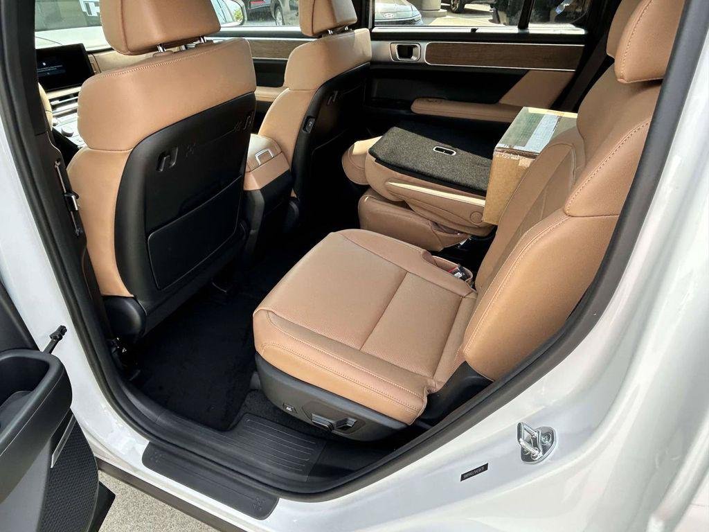 New 2027 White Hyundai Limited FWD image 35