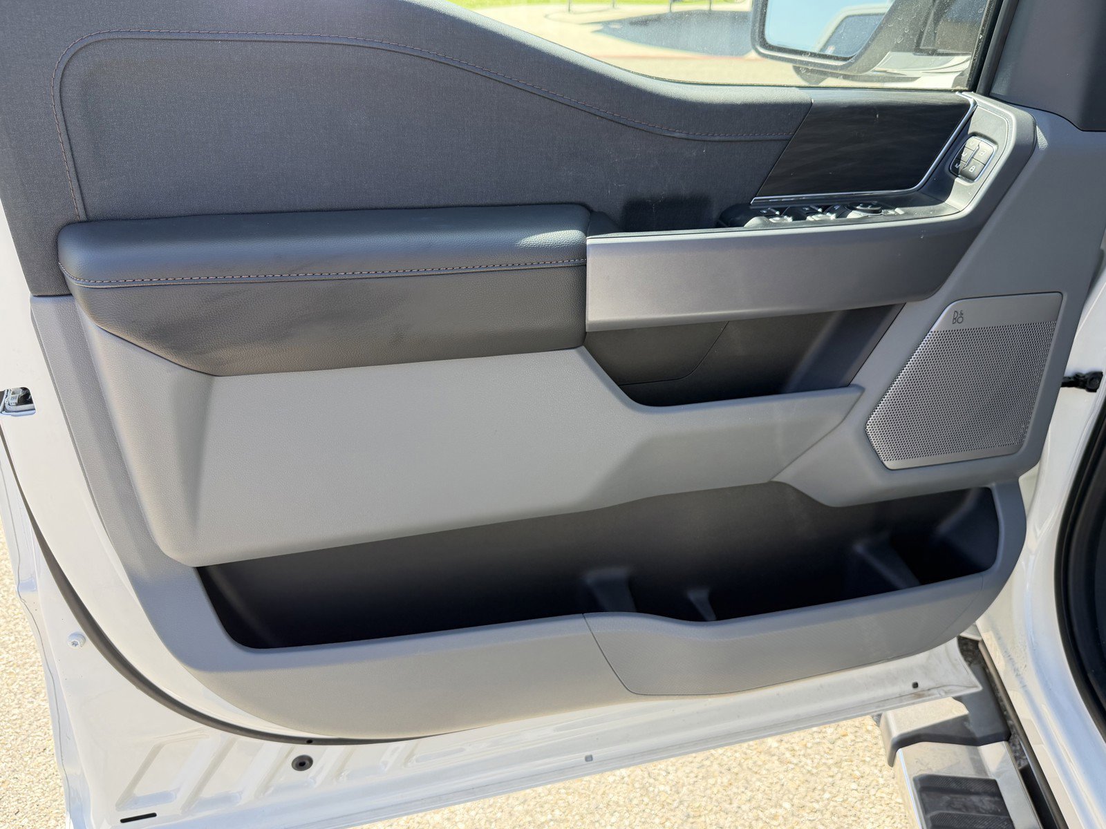 New 2025 Star White Metallic Tri-Coat Ford Lariat® image 19