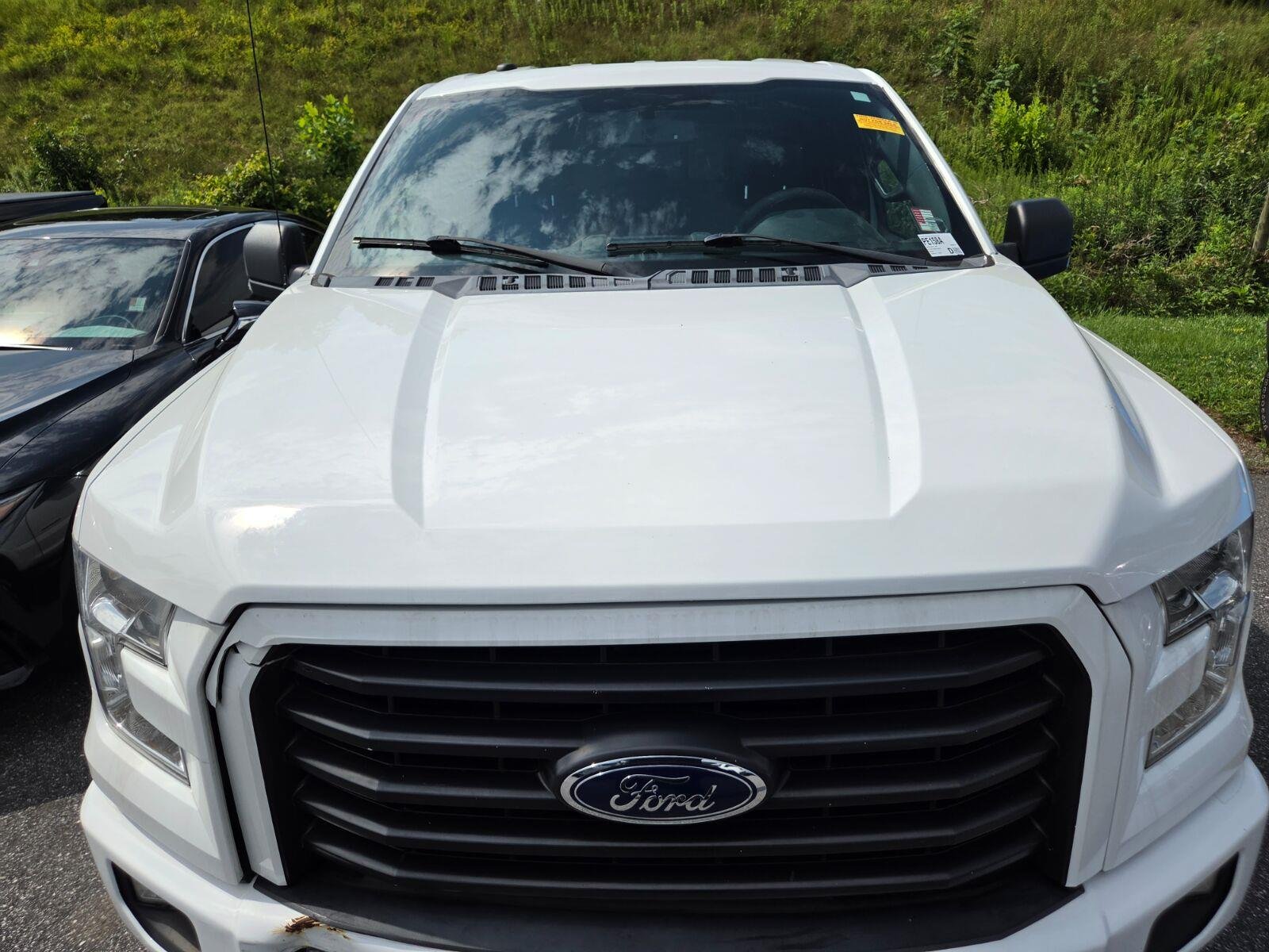 Used 2017 Oxford White Ford XLT image 2