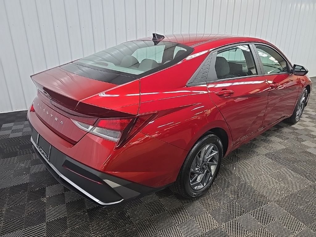Used 2024 Red Hyundai SEL image 11