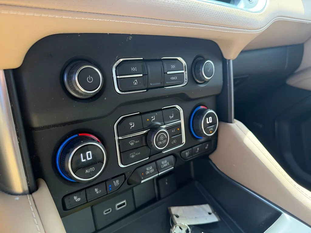 Used 2023 Iridescent Pearl Tricoat Chevrolet Premier image 30