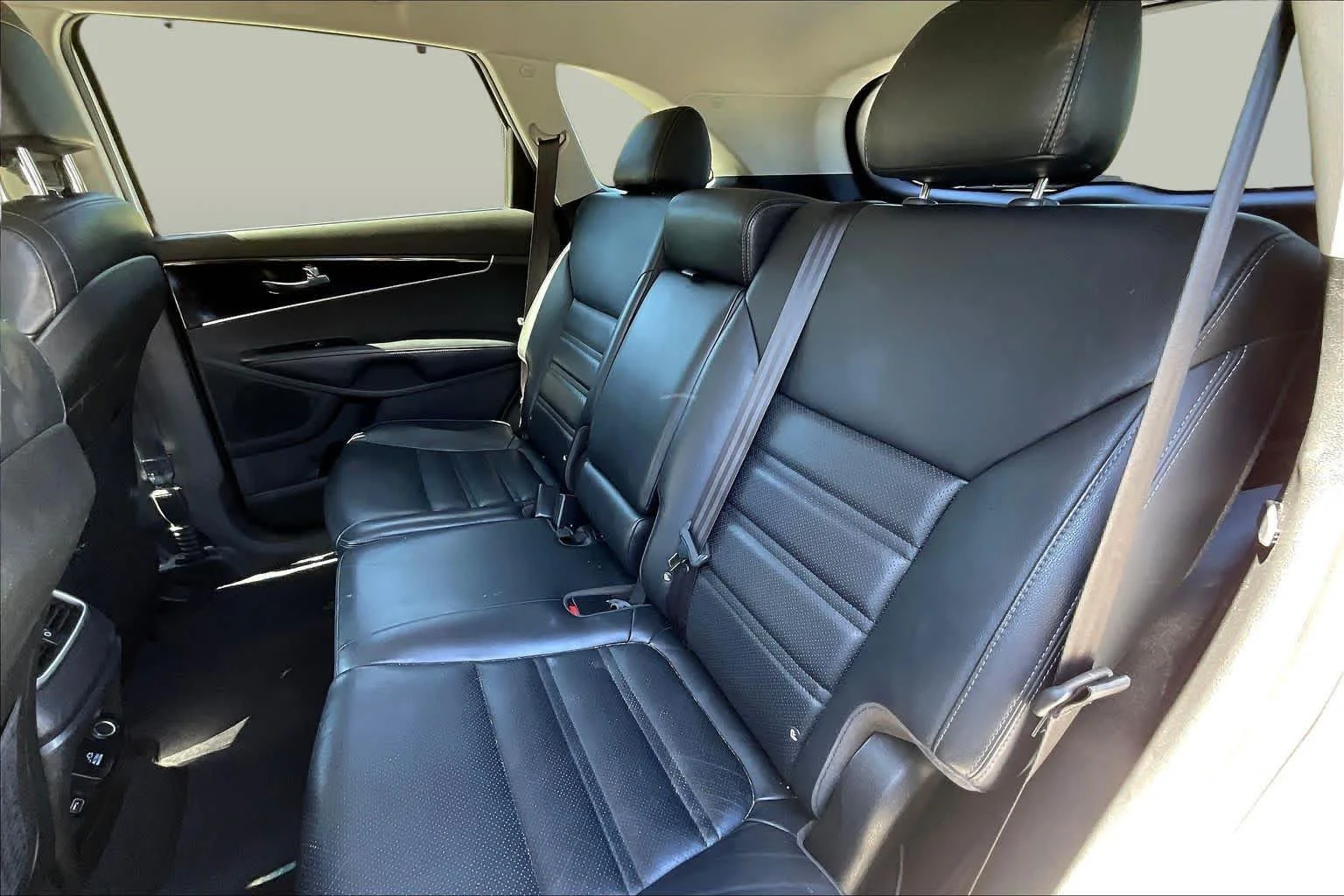 Used 2017 Snow White Pearl Kia EX image 19