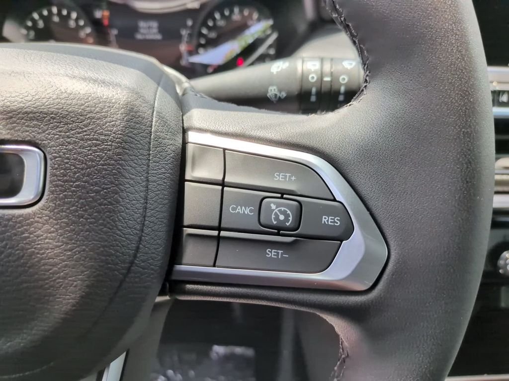 New 2026 Red Hot Pearl-Coat Exterior Paint Jeep Latitude image 20