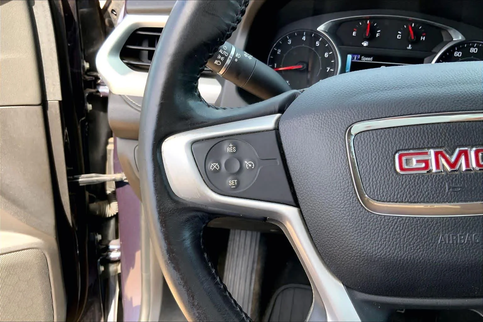 Used 2019 BLUE STEEL METALLIC GMC SLE image 23