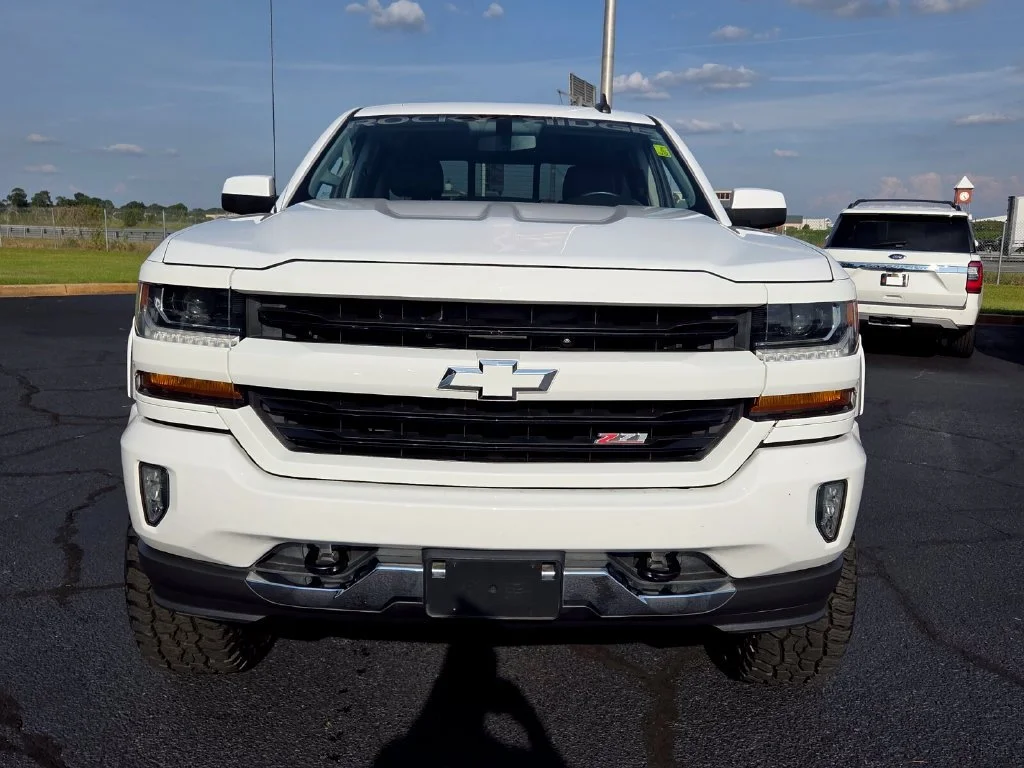 Used 2018 SUMMIT WHITE Chevrolet LT image 2