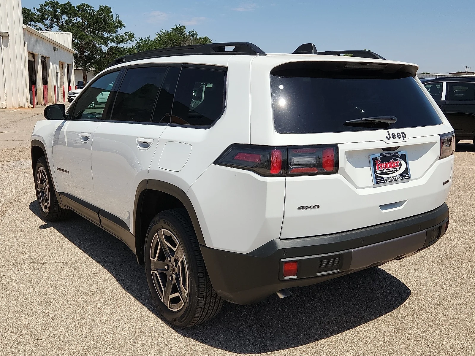 New 2026 Bright White Clear-Coat  Paint Jeep LAREDO 4X4 image 3