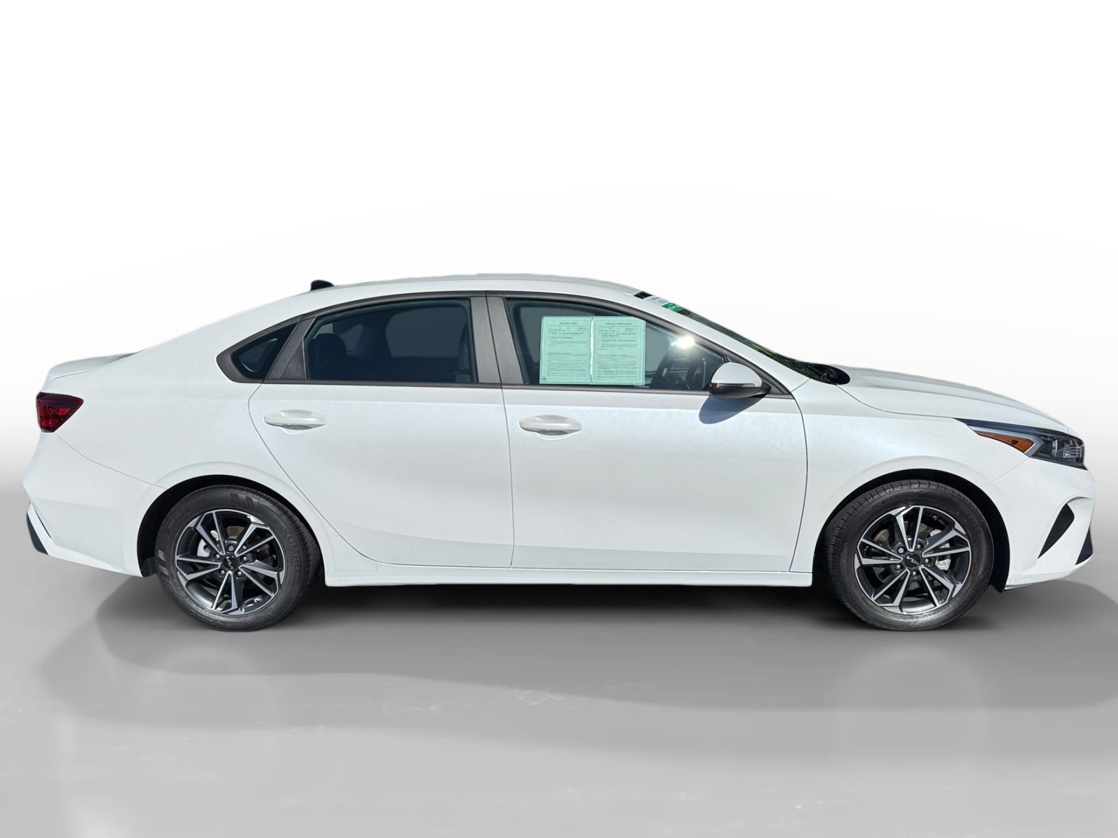 Used 2022 Snow White Pearl Kia LXS image 6