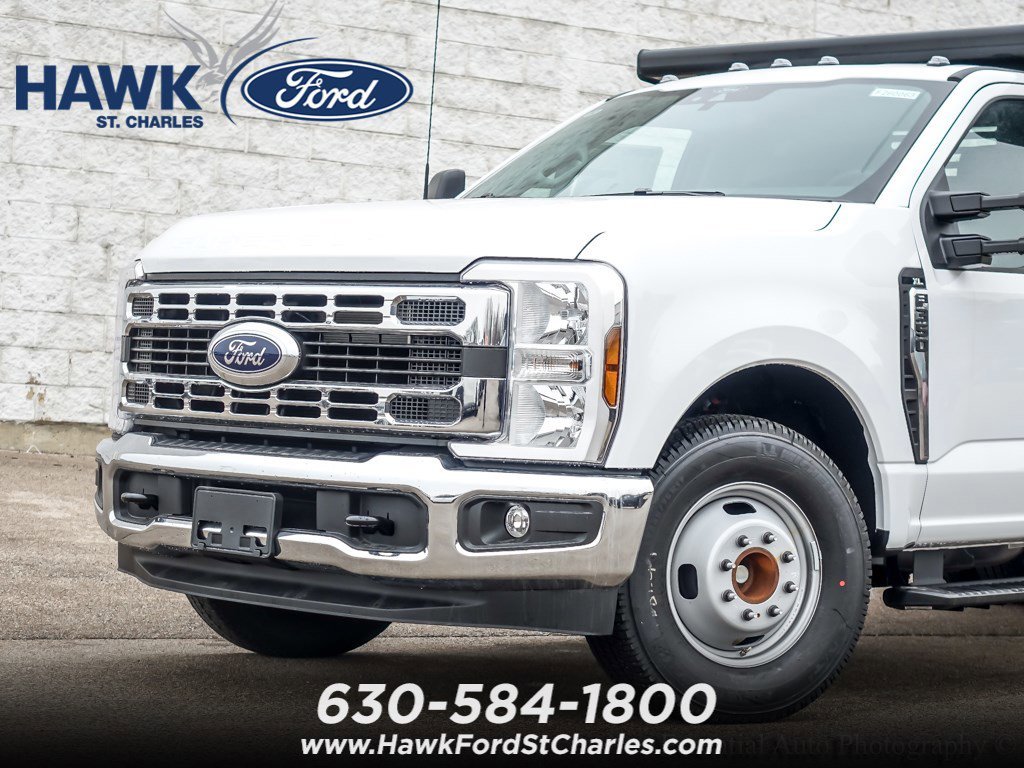 New 2026 Oxford White Ford F-350® XL image 2
