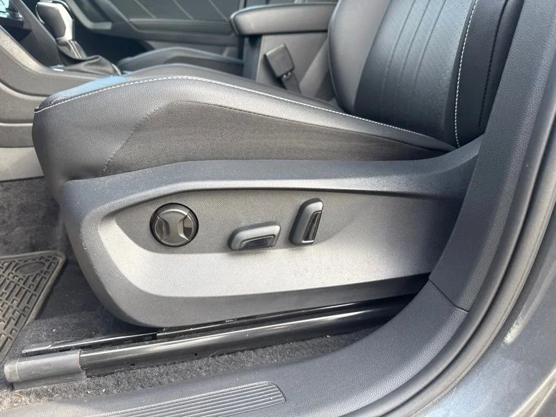 Used 2023 Gray Volkswagen 2.0T SE image 4
