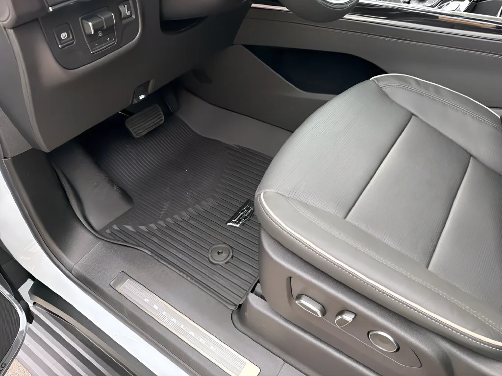 2027 Cadillac Escalade Sport - Photo 19