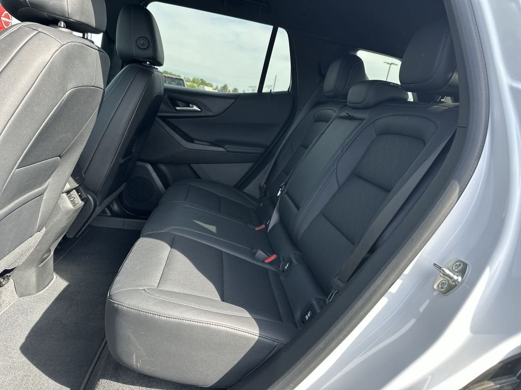 Used 2025 White Chevrolet LT image 27