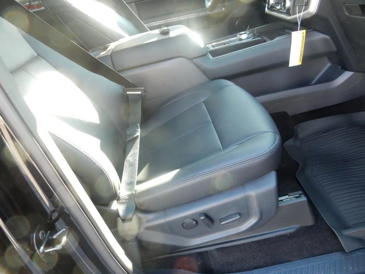 New 2022 Black Ford XLT 4X2 image 19