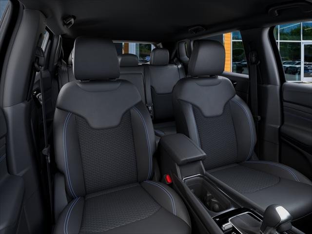 New 2026 Diamond Black Crystal Pearlcoat Jeep Latitude Altitude image 42