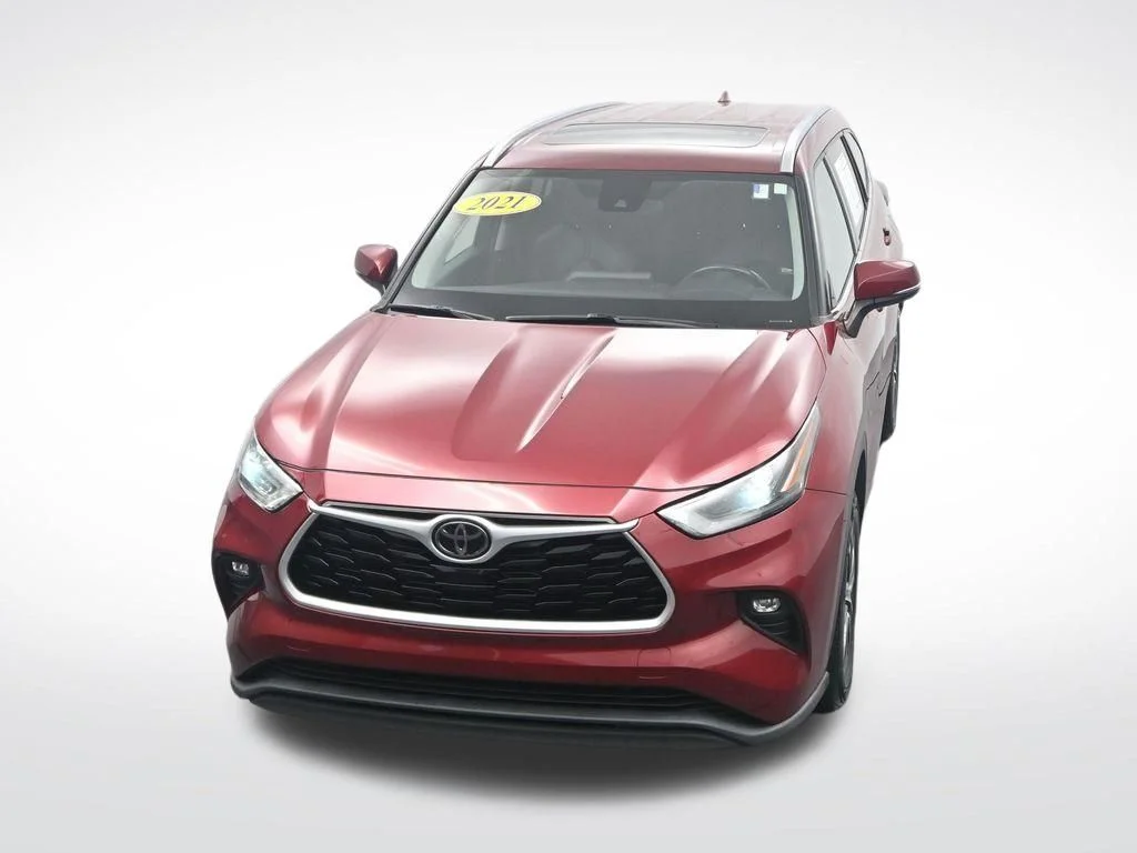 Certified Used 2021 Ruby Flare Pearl Toyota XLE image 32