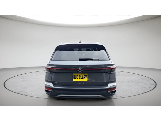 New 2026 Platinum Gray Metallic Volkswagen 1.5T SE image 3
