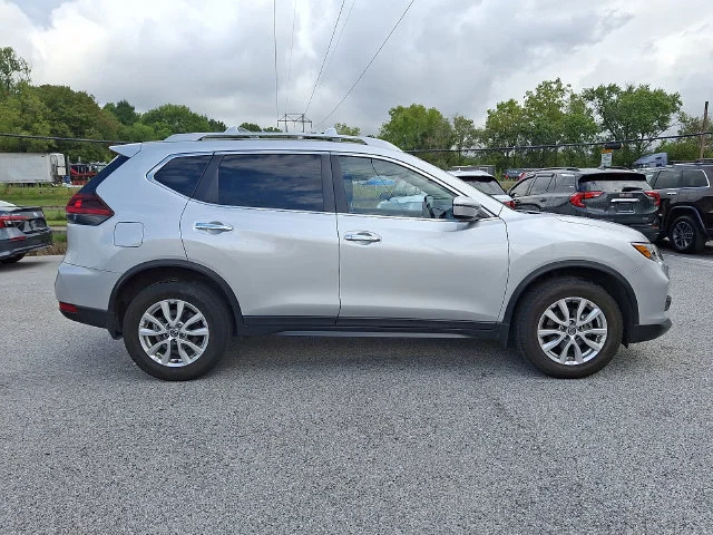 Used 2020 Silver Nissan S image 8