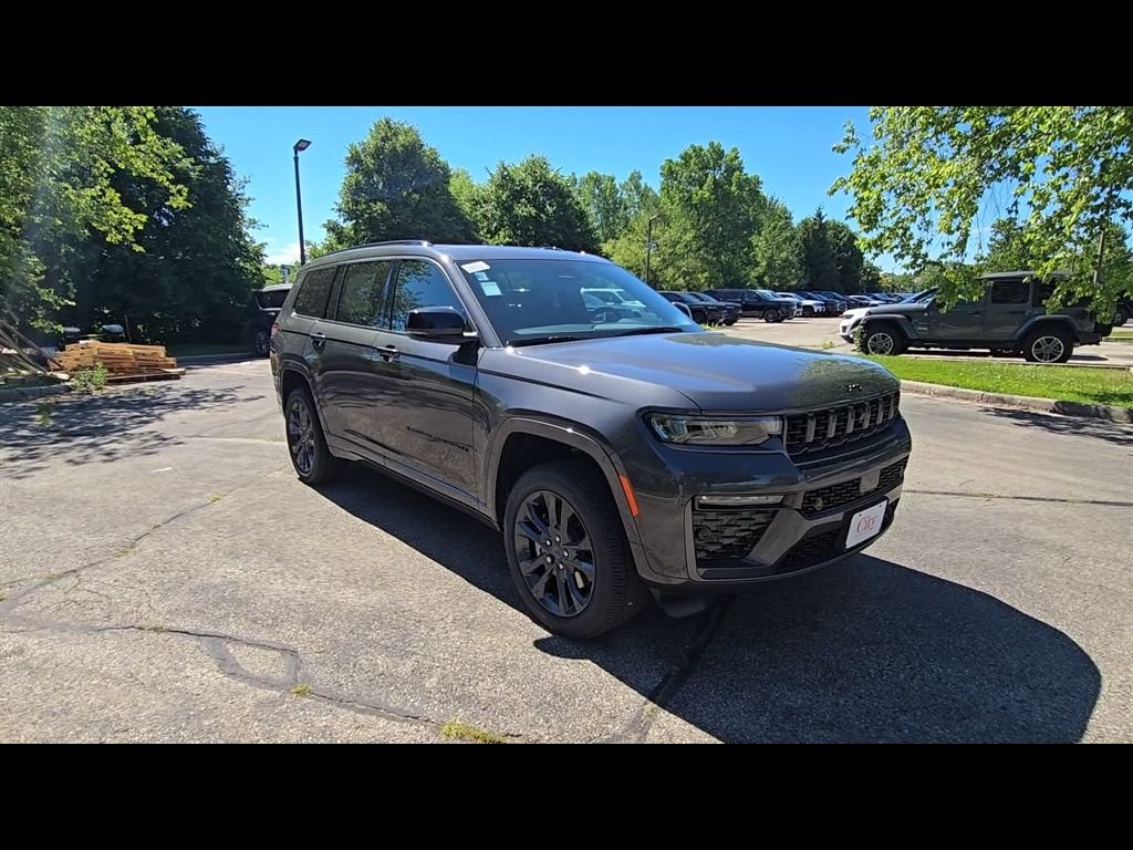 New 2026 Baltic Gray Metallic Clear-Coat Exterior Paint Jeep Limited Reserve image 2