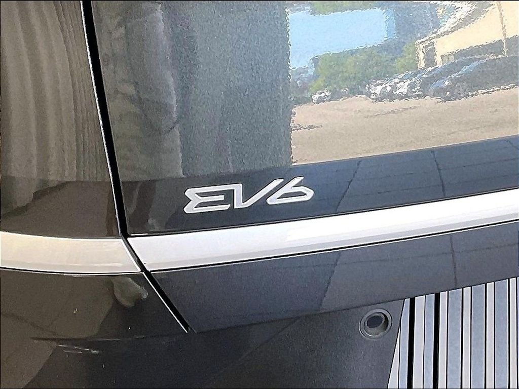 Used 2024 Gray Kia Light image 27