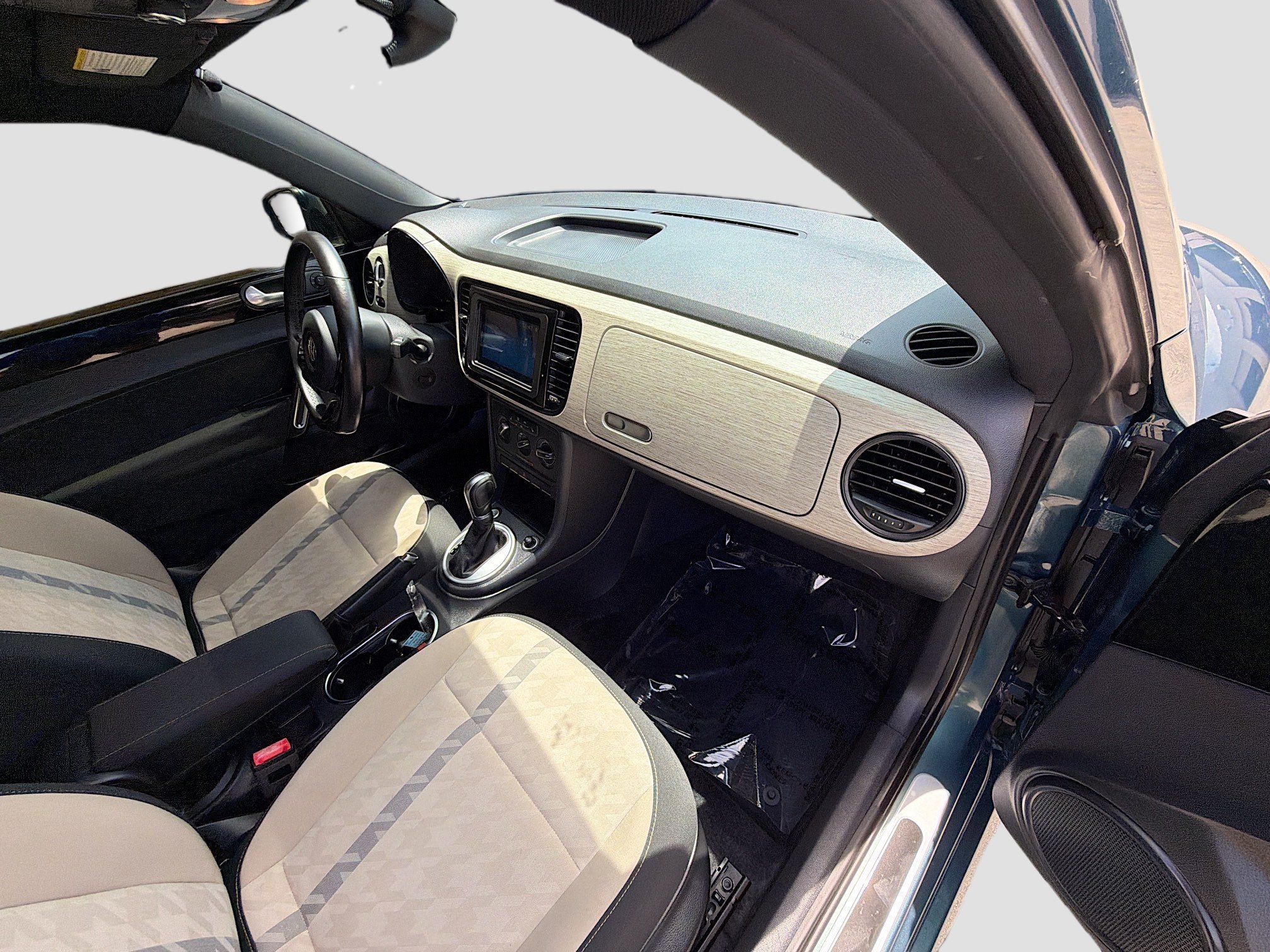 Used 2018 Teal Metallic Volkswagen Coast image 29