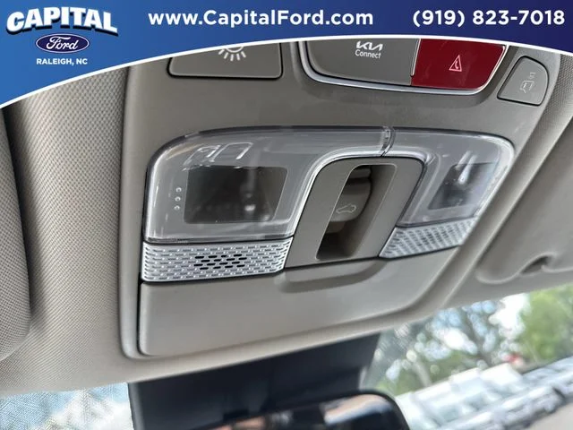 Used 2025 White Kia S image 33