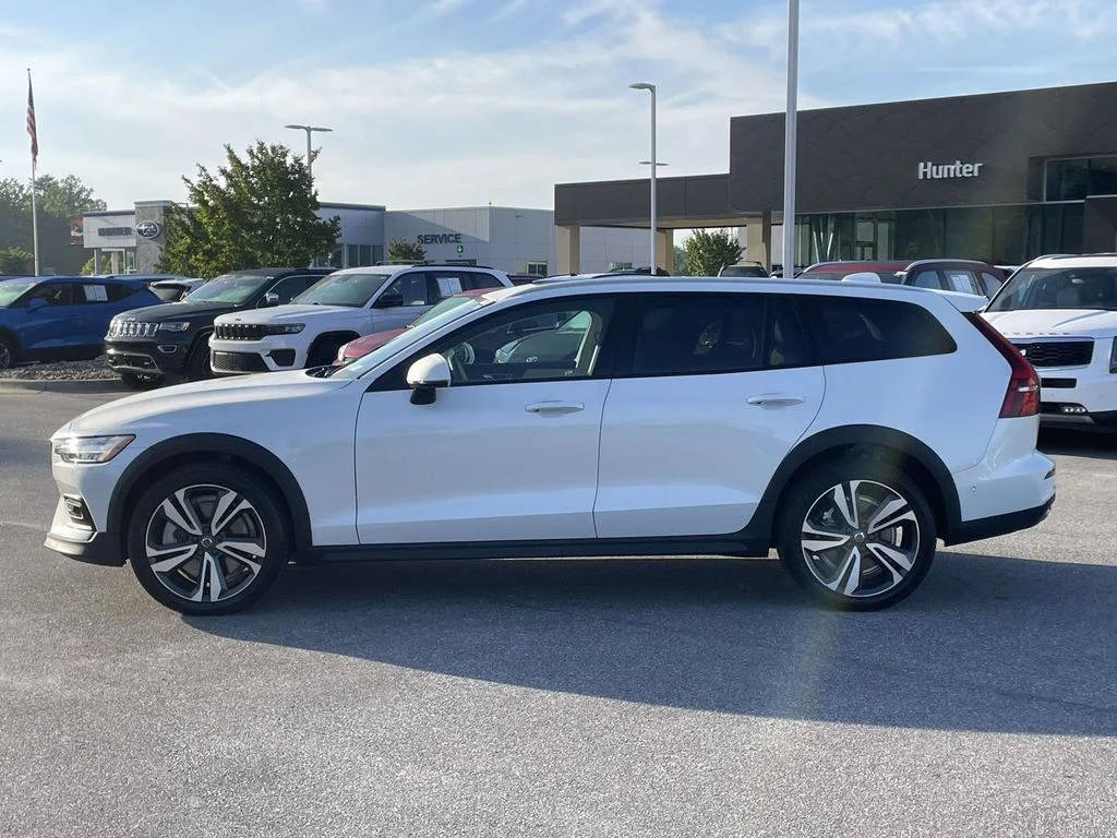 2025 Volvo V60 Cross Country Plus - Photo 25