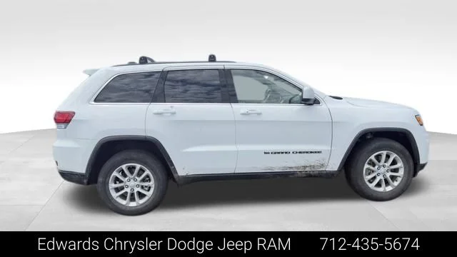 Used 2022 White Jeep Laredo E image 9