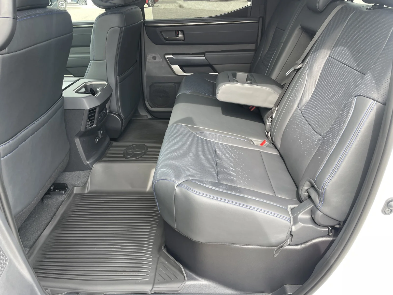 New 2026 Wind Chill Pearl Toyota Platinum image 11