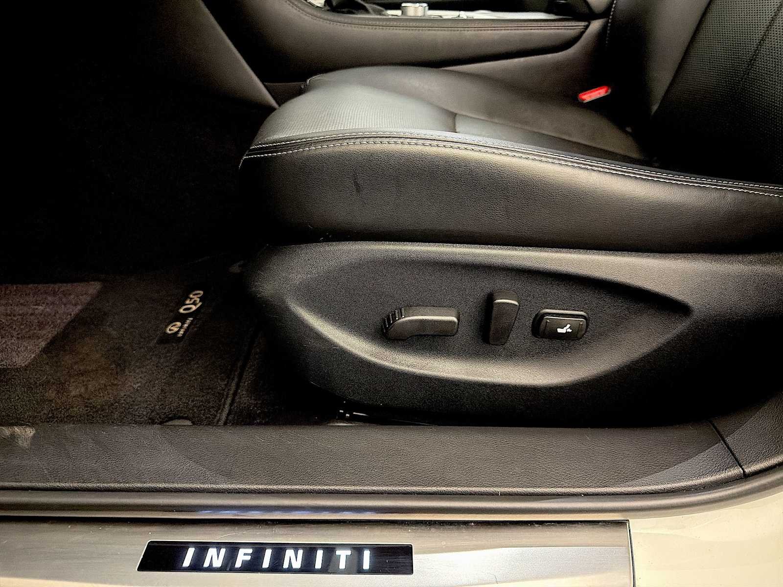 Used 2023 Majestic White INFINITI LUXE image 10