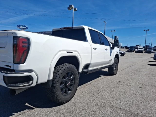 Used 2024 White GMC AT4 image 3