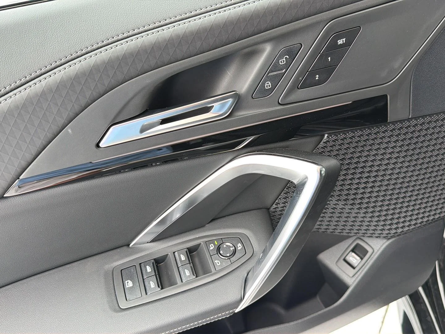 New 2026 Black Sapphire Metallic BMW xDrive28i image 32