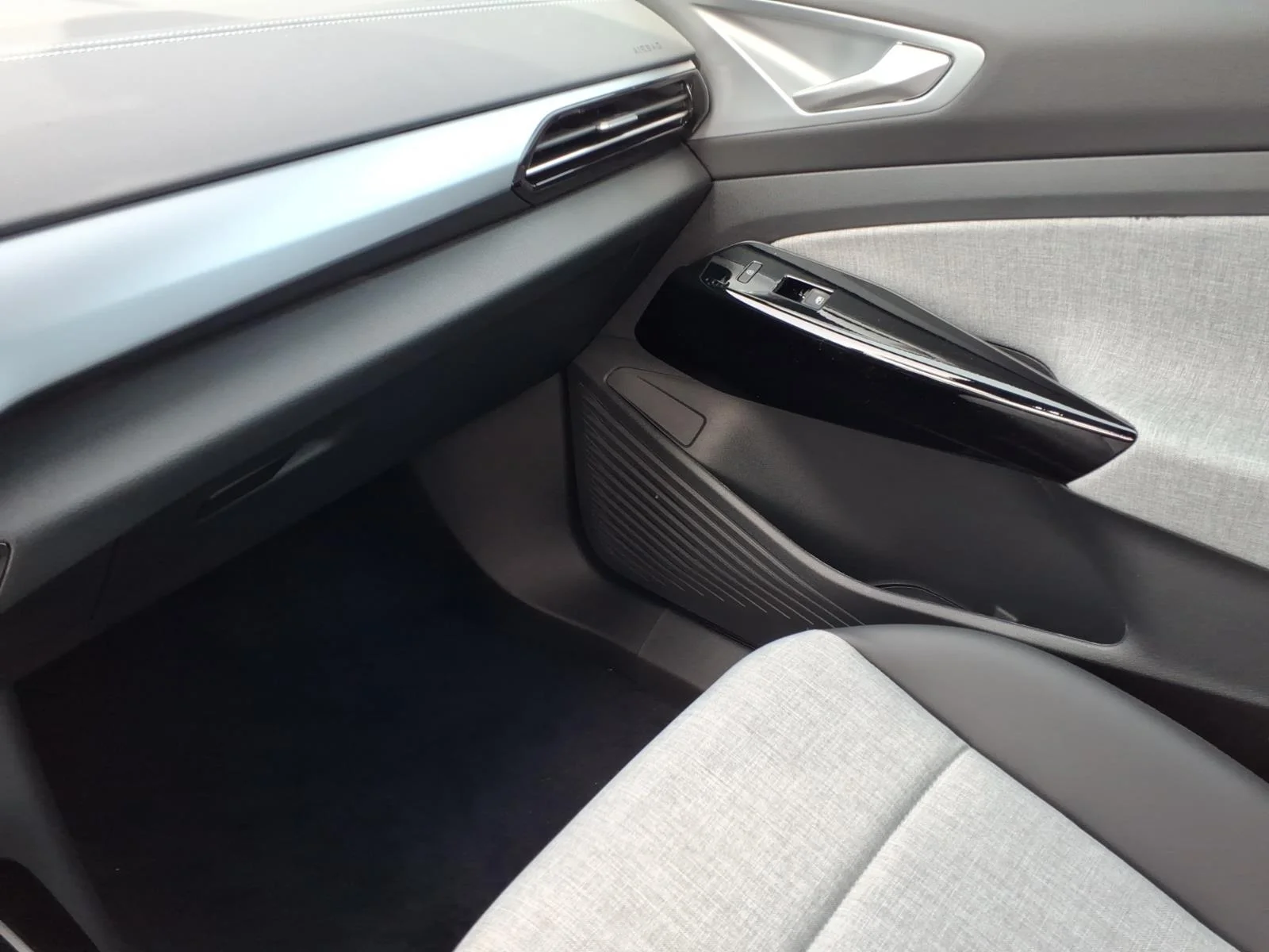 New 2026 Mountain  Lake Blue Metallic Volkswagen PRO AWD image 15