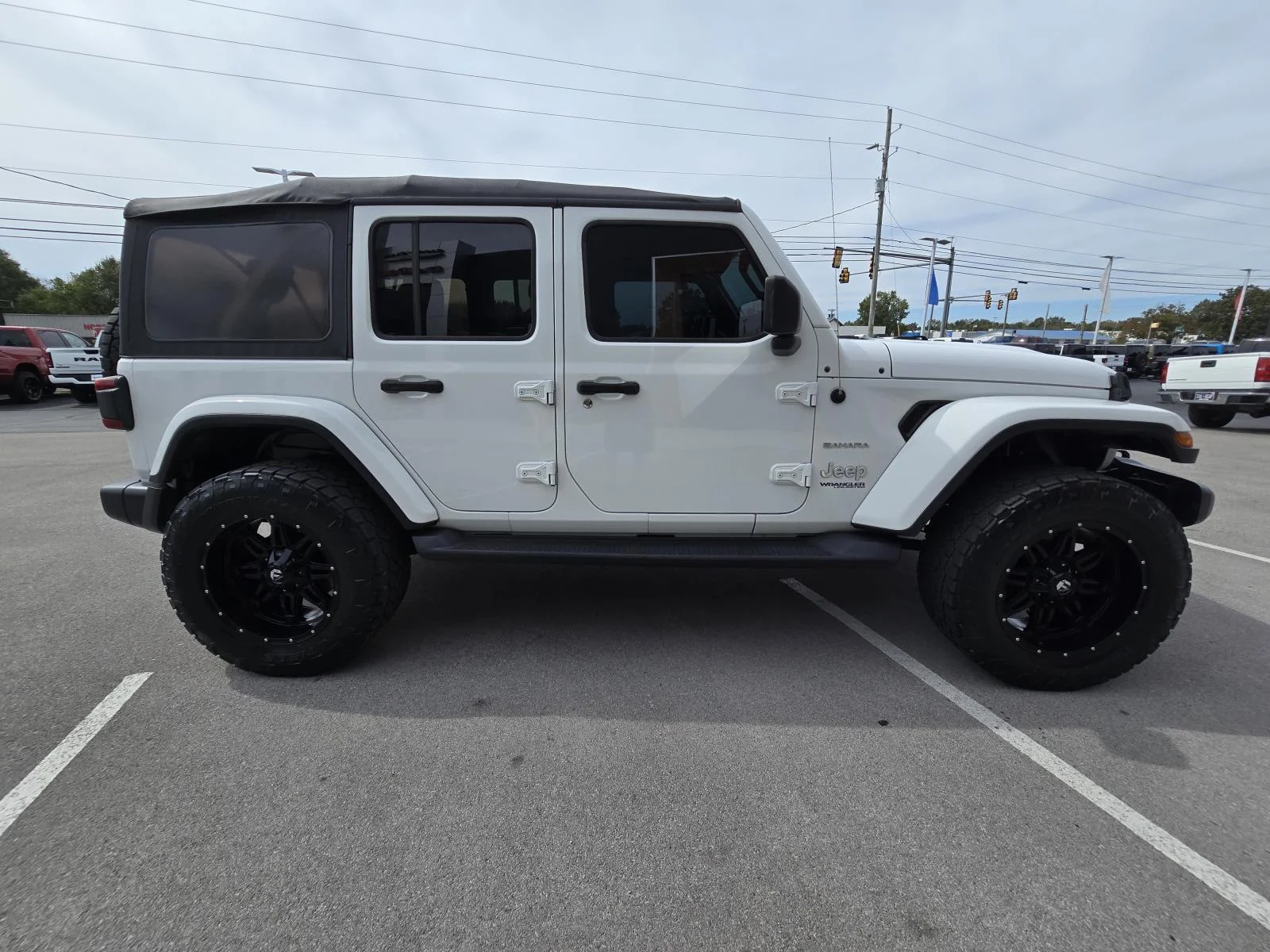 Used 2020 Bright White Clearcoat Jeep Sahara image 8