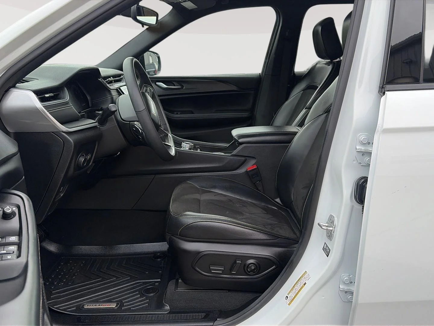 Used 2024 Bright White Clearcoat Jeep Altitude X image 15