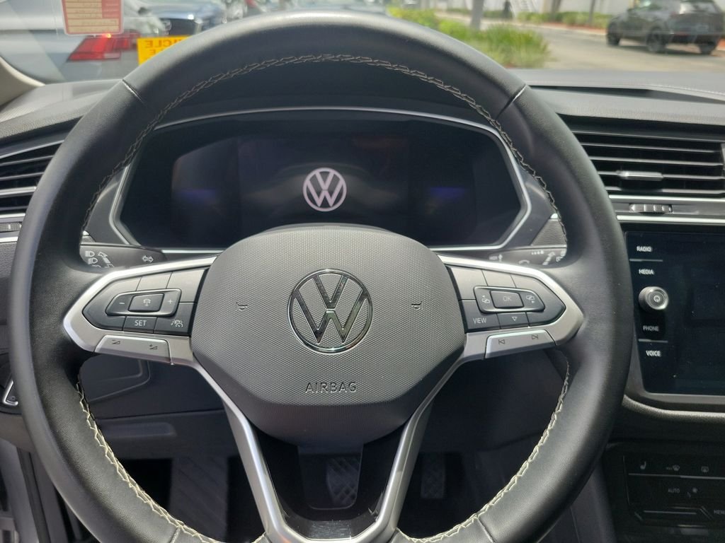 Certified Used 2024  Volkswagen 2.0T SE image 18