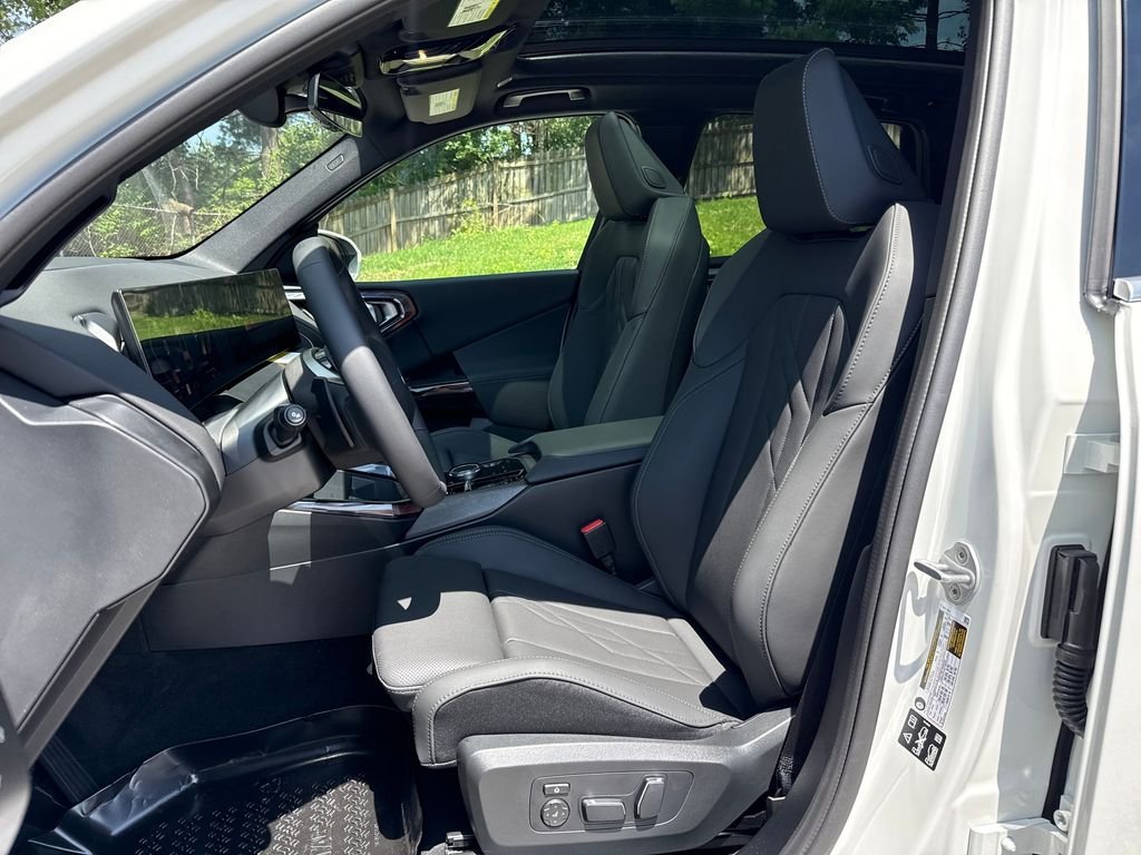 New 2026 White BMW 30 xDrive image 10
