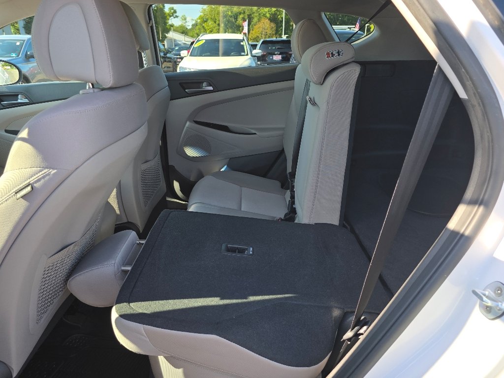 Used 2016 Dazzling White Hyundai SE image 28
