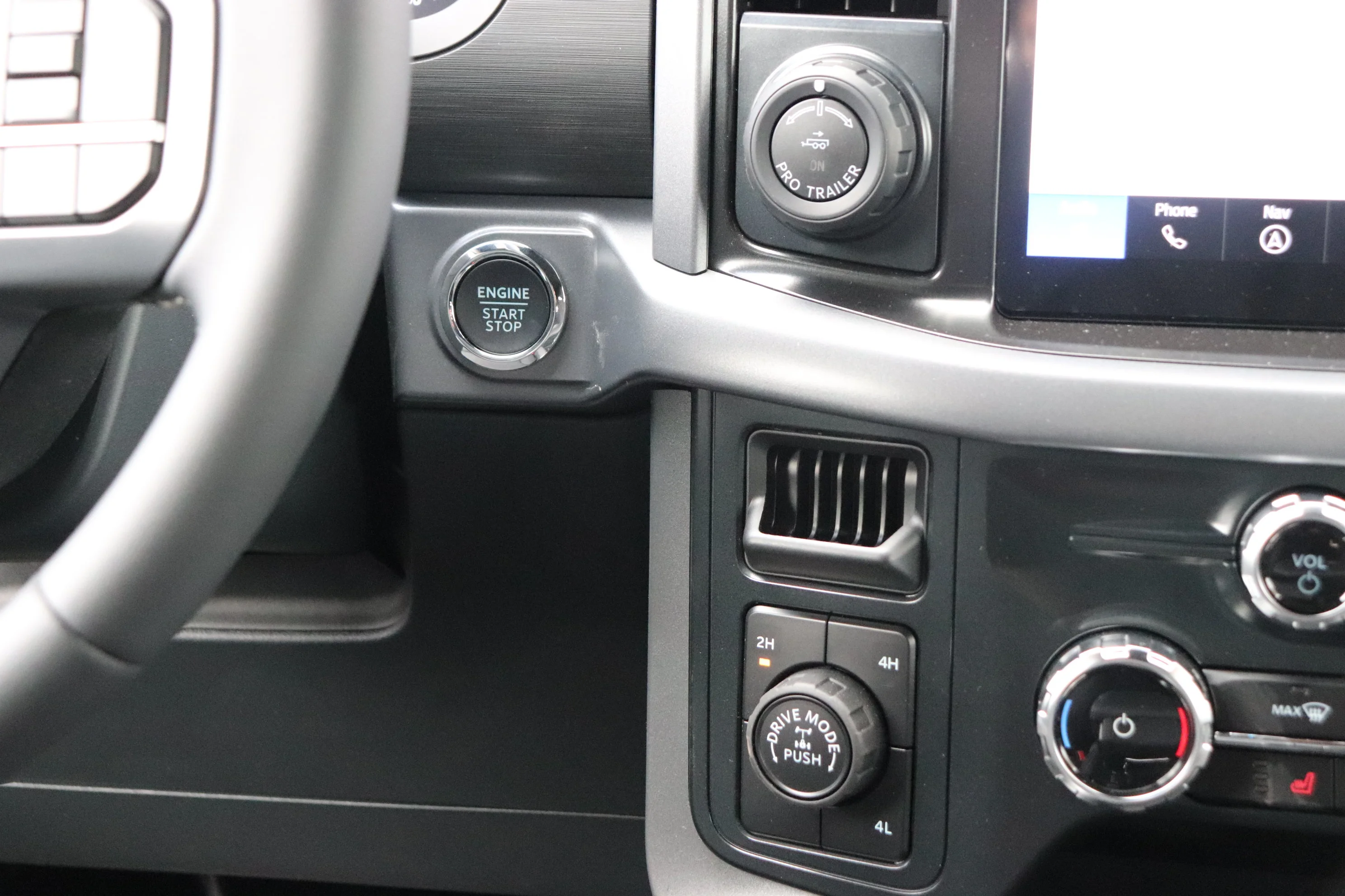 New 2026 CARBONIZED GREY METALLIC Ford XLT image 13