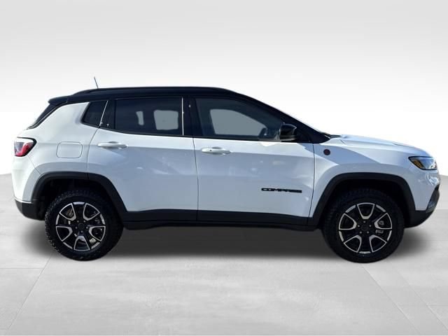 New 2026 Bright White Clear-Coat Exterior Paint Jeep Trailhawk image 8