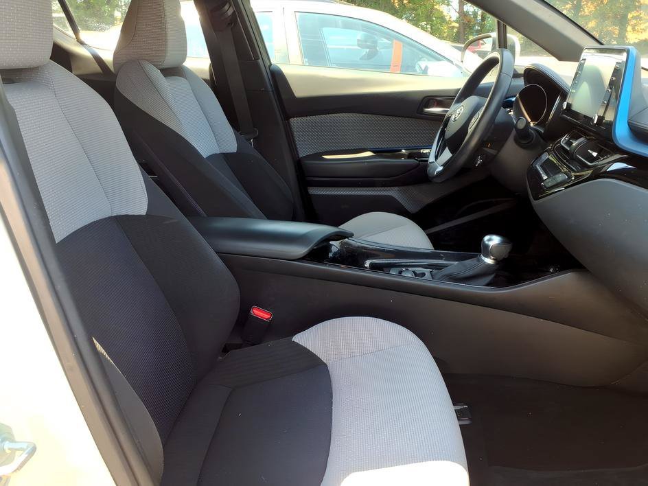 Used 2019 Blizzard Pearl Toyota XLE image 17