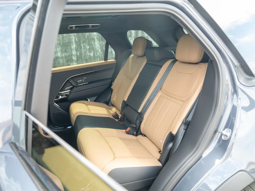 New 2026 Varesine Blue Land Rover Dynamic SE image 23