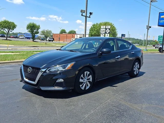 Used 2020 Black Nissan 2.5 S image 3