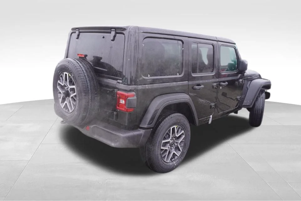 New 2025 Black Clear-Coat Exterior Paint Jeep Sahara image 3