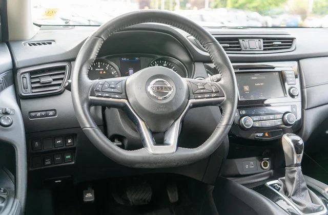 Used 2018 Midnight Pine Nissan SV image 14