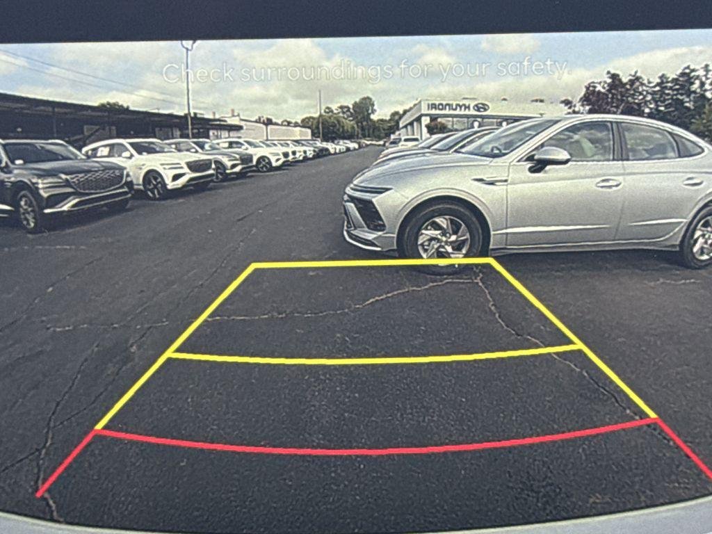 New 2026 White Hyundai SEL FWD image 25