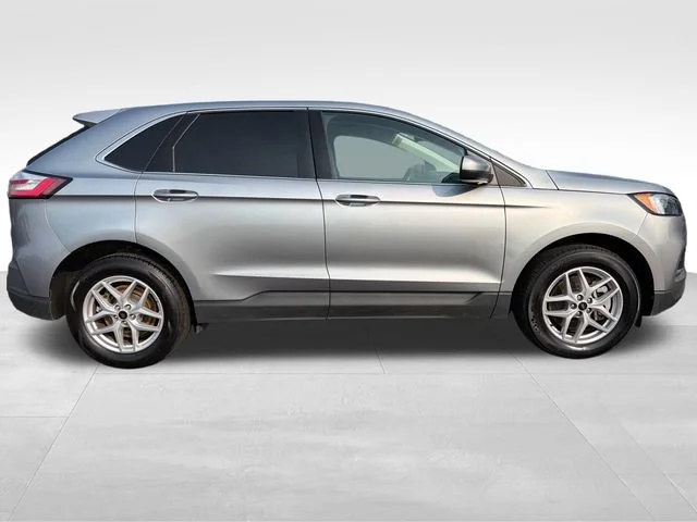 Used 2024 Silver Ford SEL image 8