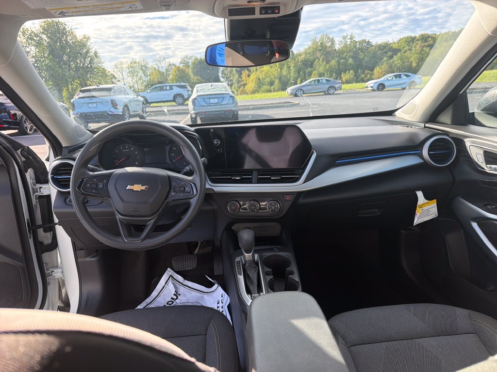 Used 2025 White Chevrolet LS image 15