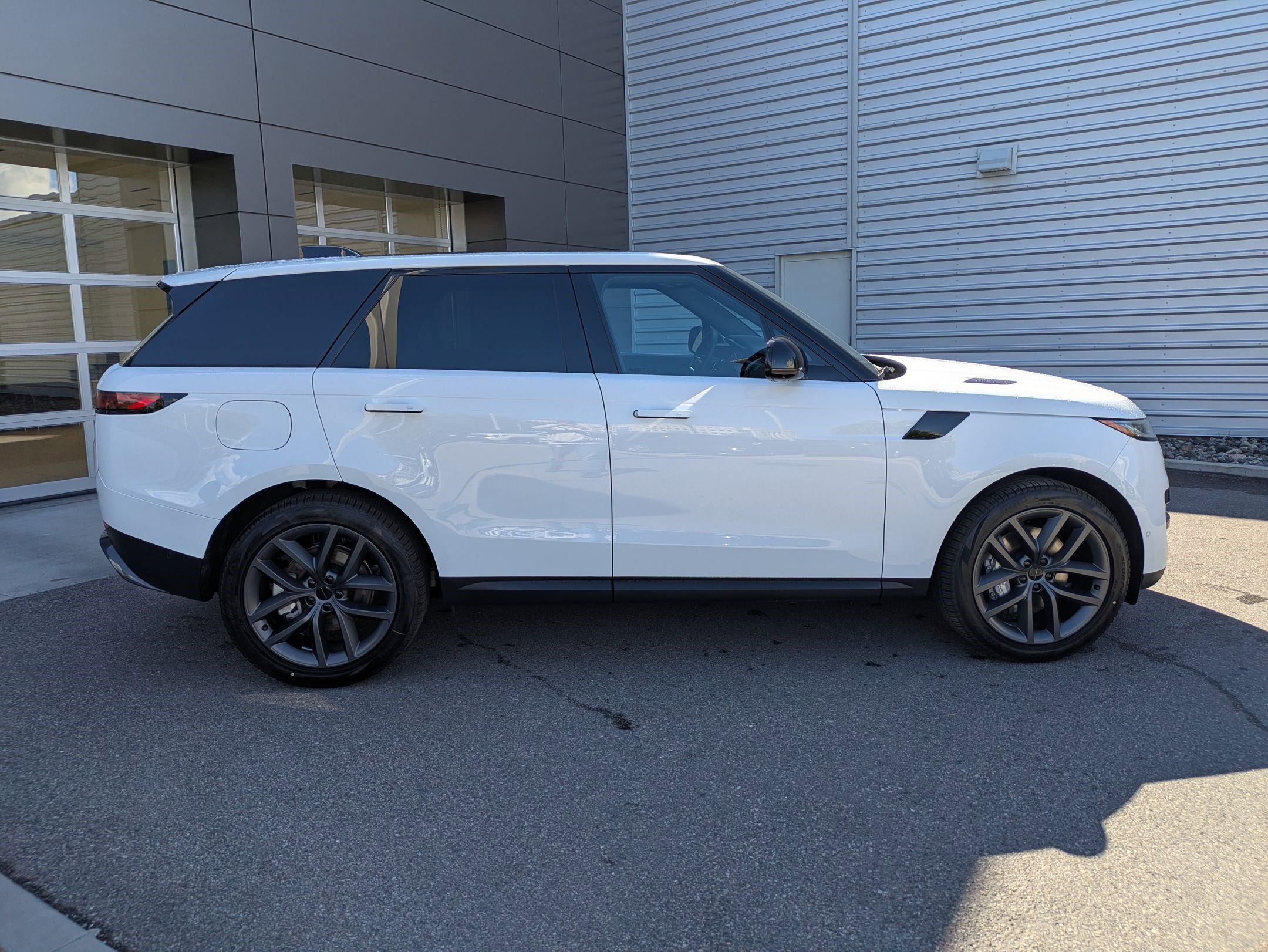 New 2026 Fuji White Land Rover P360 SE image 4