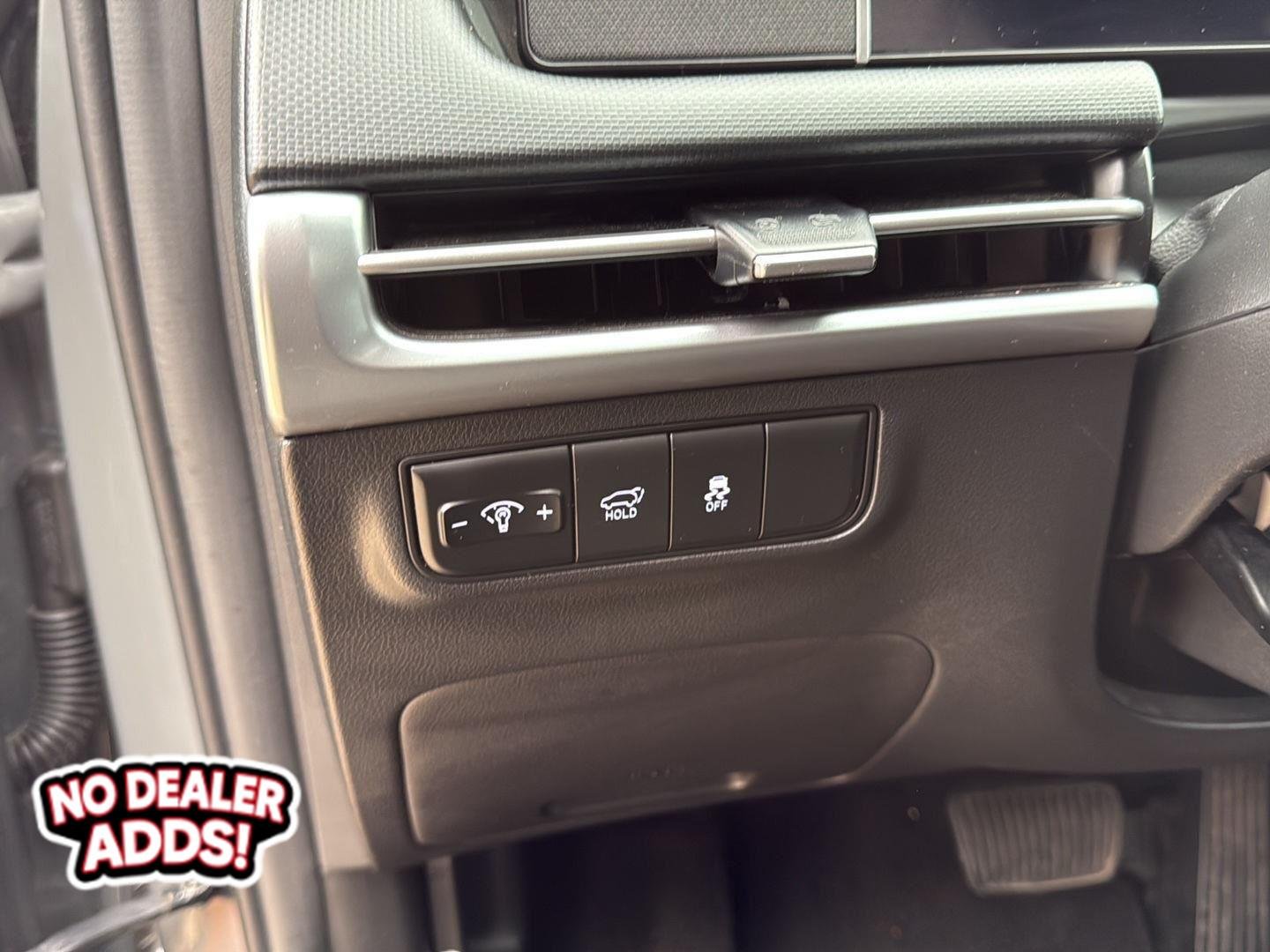 Used 2025 Hampton Gray Hyundai SEL image 13