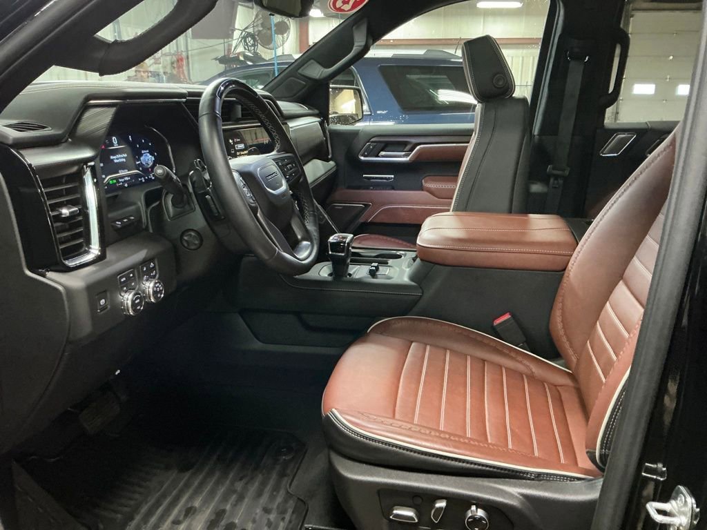 Used 2025 Onyx Black GMC Denali Ultimate image 14